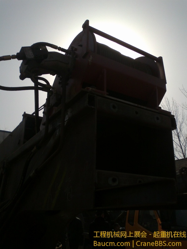 后屁股特写,顶着太阳拍的,没时间修了,哪位SF把帮忙调一下色度!