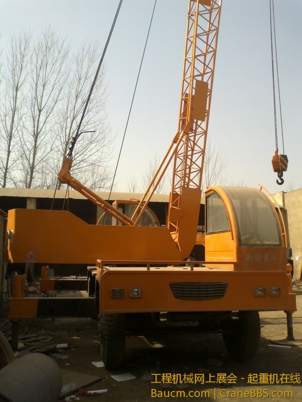 走近看看,原来这个样子,轮胎是1100的! 没玩过这样的车,不知道好不好转场?