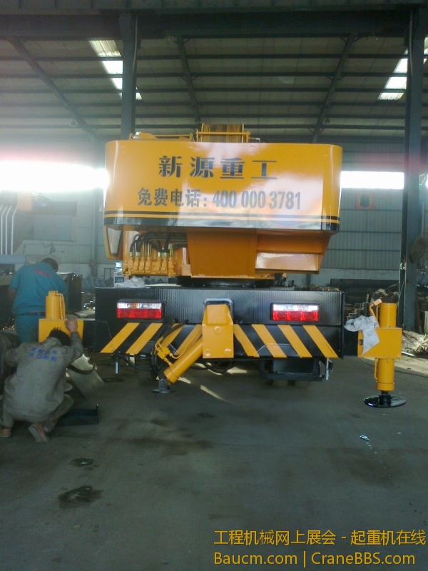 大家注意到两条后腿下面的油了吗?别紧张,不是质量问题!