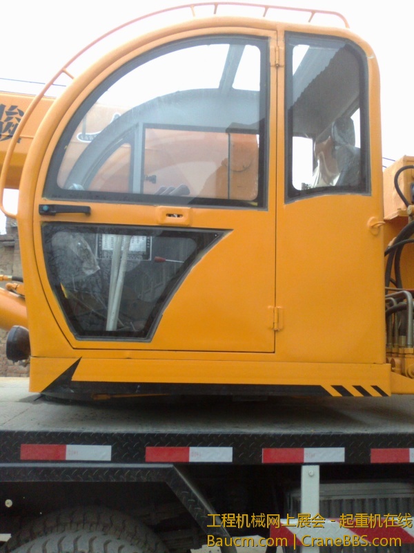 上车驾驶室特写