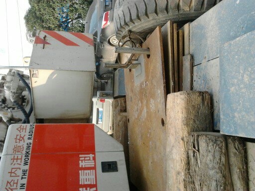 收好车回转刚好盖住铁板