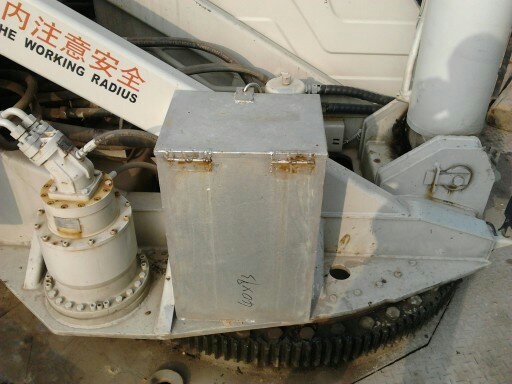 加的小箱子放扣子和抓钩