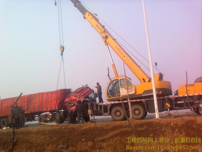 放到路上了  车还能发动  发动机没事  