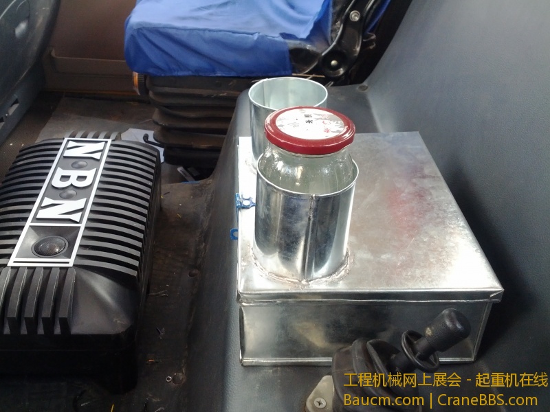 70万的车。连个点烟器。烟灰缸都没有。失败。就连摆行车证。和资料的地方都没有。只有自己想办法了。各位大 ...