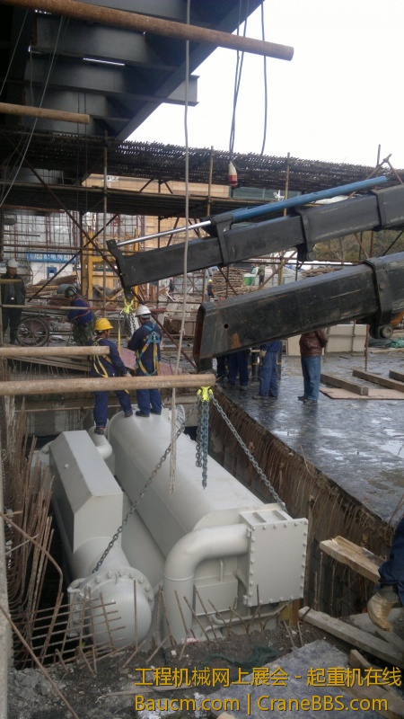 雨棚下的吊装口