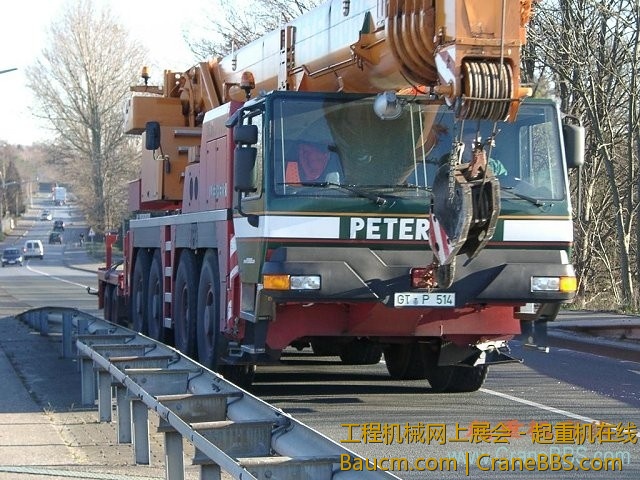 Liebherr-LTM-1080-Peterburs-(Willann)-1.jpg