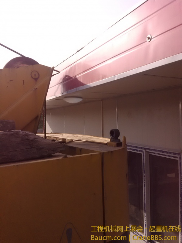 离房子只有一指距离