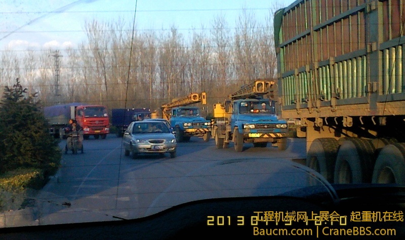 俩 刚干完活回来