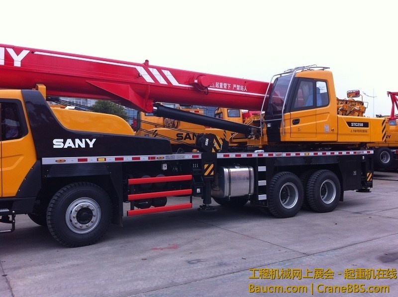 第二款。支腿设计不一样。平台是平的。