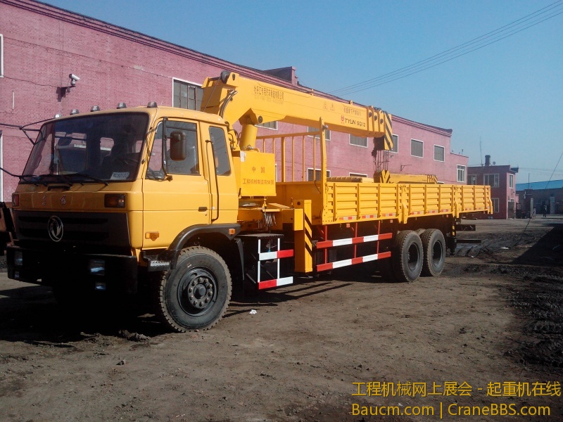 在牡丹江改装车厂里的新车