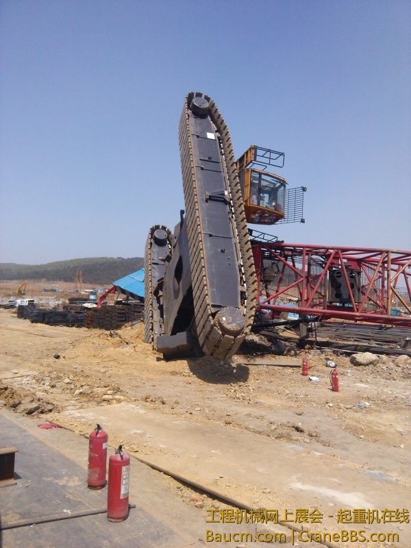 驾驶员，未受伤