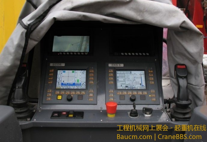 2个显示屏.jpg
