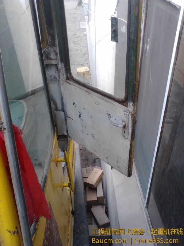 狭窄之地立烟囱憋屈 (1).jpg