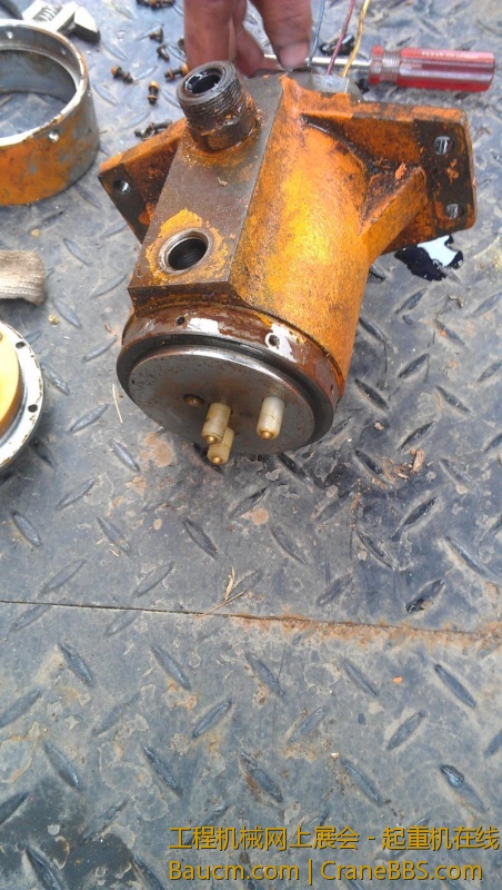 20130320高空作业车回转中心 (19).jpg