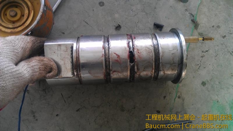 抹点黄油，木棒敲进去