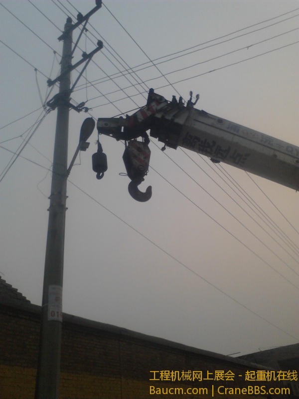 跨房吊油罐之险象环生 (4).jpg