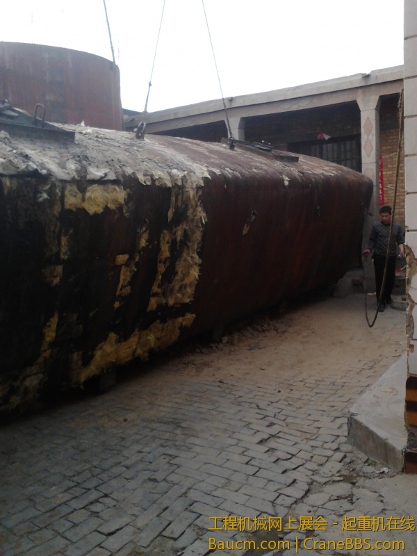 跨房吊油罐之险象环生 (6).jpg