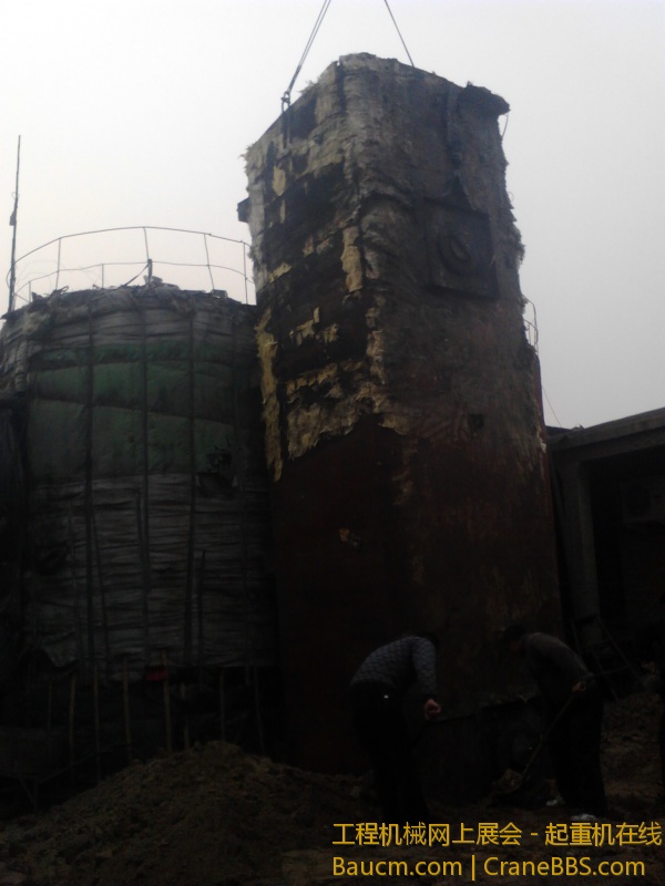 跨房吊油罐之险象环生 (1).jpg