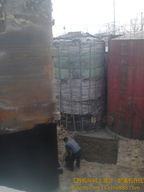 跨房吊油罐之险象环生 (12).jpg