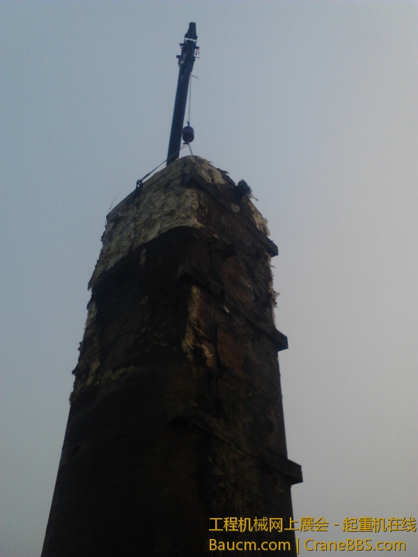 跨房吊油罐之险象环生 (13).jpg