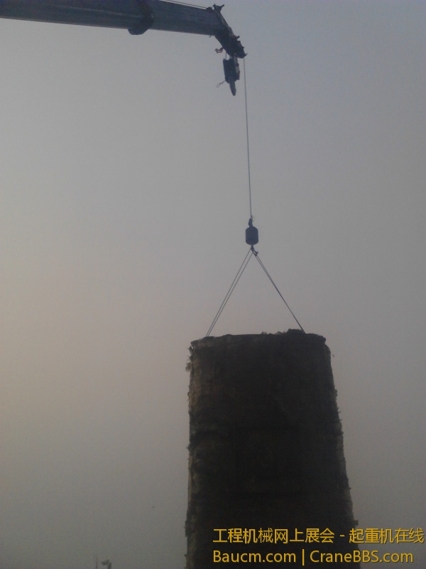 跨房吊油罐之险象环生 (9).jpg