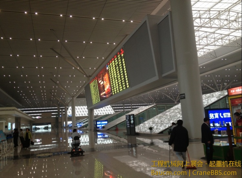 到达郑州东站，取出定好的票。