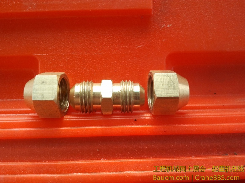 最后把这套螺丝拧到一块就完工了，如果漏油可加生胶带。