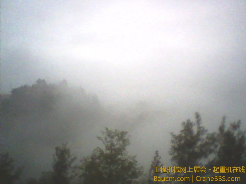 本该看到的全是山顶，可现在---