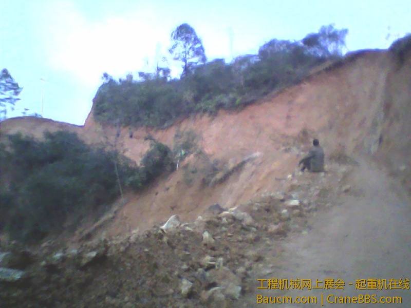这路干走着还没什么-可阴雨天你想倒上去--呵呵我不说大家都明白--
