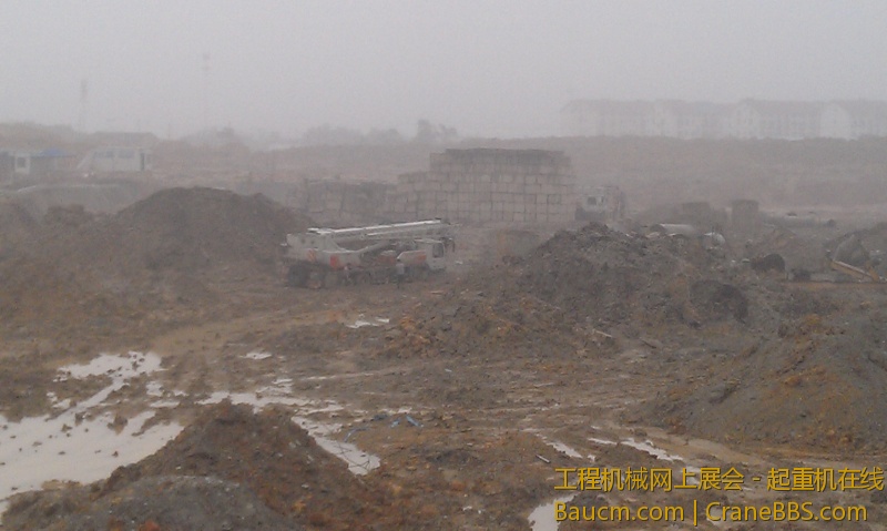 我舅舅的25V5陷车里面动不了。还爆了个轮胎，悲剧了，这几天下雨出来不得，只能认倒霉等天气好点让钩机拉出 ...