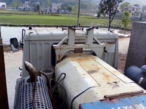 电线杆子挡路了