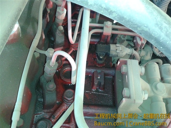 地盘下全是机油