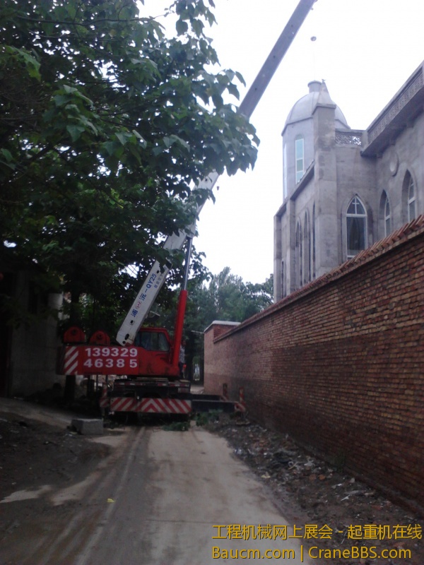 西马庄教堂安装十字架 (14).jpg