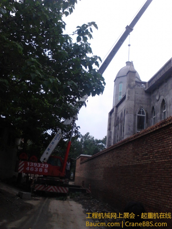 西马庄教堂安装十字架 (16).jpg