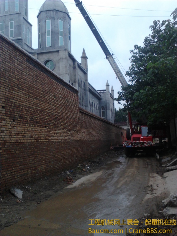 西马庄教堂安装十字架 (8).jpg