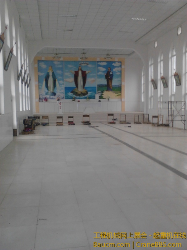 西马庄教堂安装十字架 (22).jpg