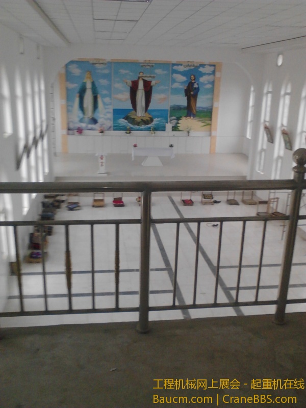 西马庄教堂安装十字架 (23).jpg