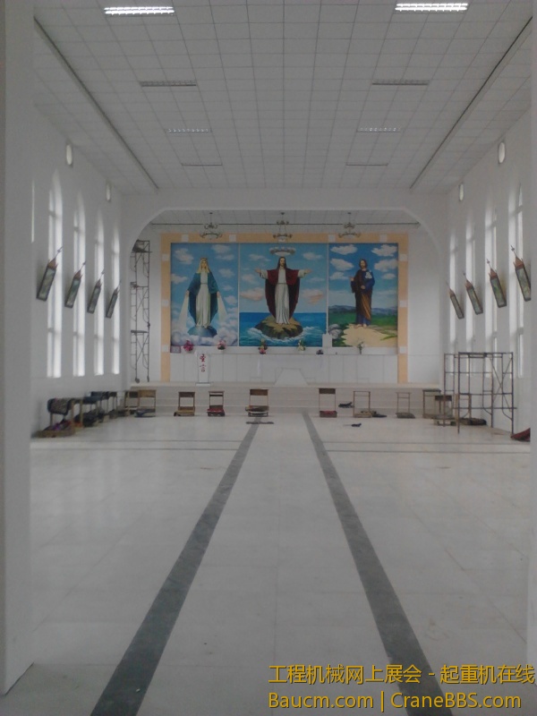 西马庄教堂安装十字架 (21).jpg