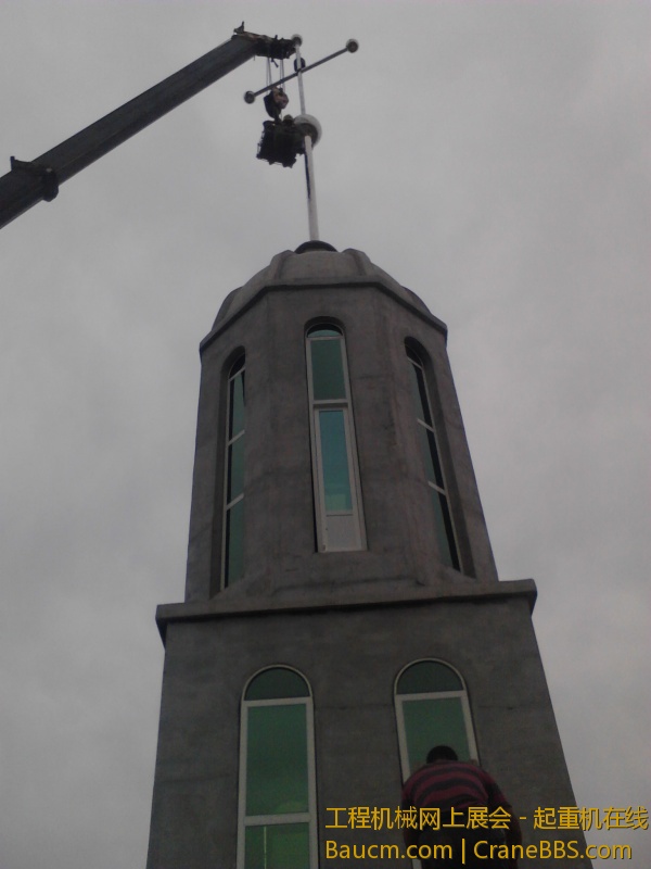 西马庄教堂安装十字架 (30).jpg