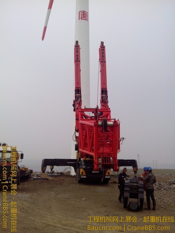 SAC600T好家伙背着170T 也跑得动！这家伙 （加超起 配重架 副臂  自重 ）170多吨啊，照.jpg