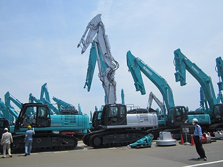 Kobelco_Excavators.jpg