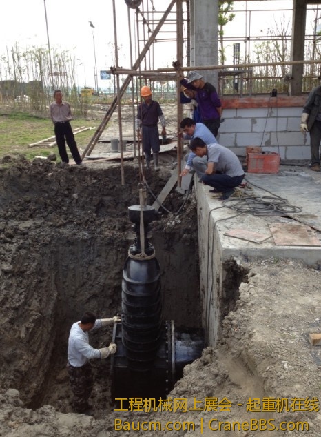 就是这阀门,二吨.送不到位.用挖机压住车头.才送过去