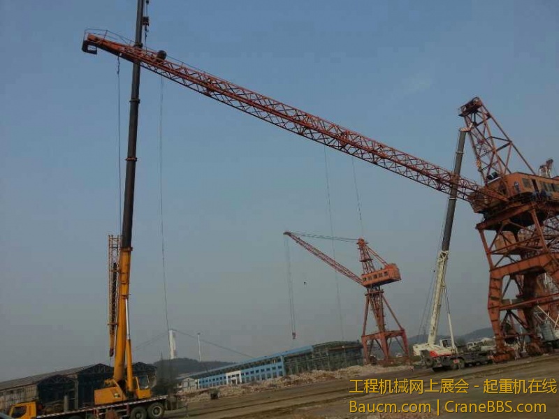 拆卸30吨门机主臂