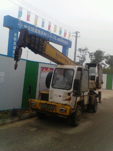 今天到苏州地铁吊了两台行车来回300里路小车跑了6小时