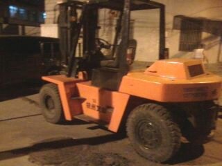 5吨杭叉打7吨广告