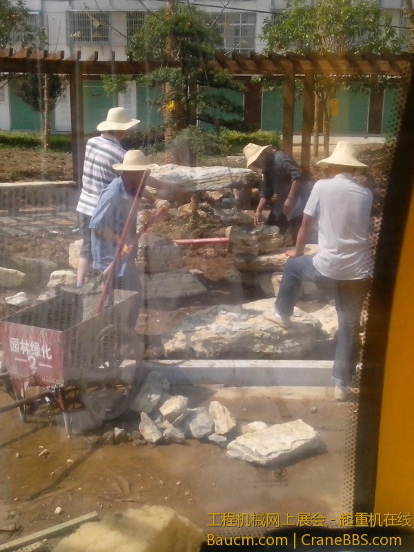 吊了几个小石头.