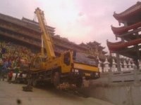 雄伟不