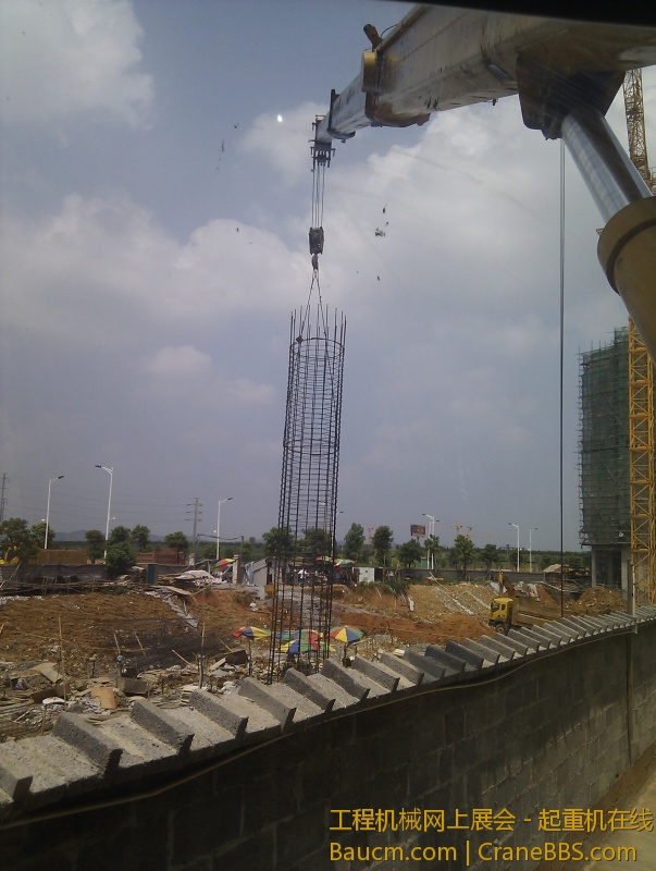 大概有800到1000公交一个，16米长