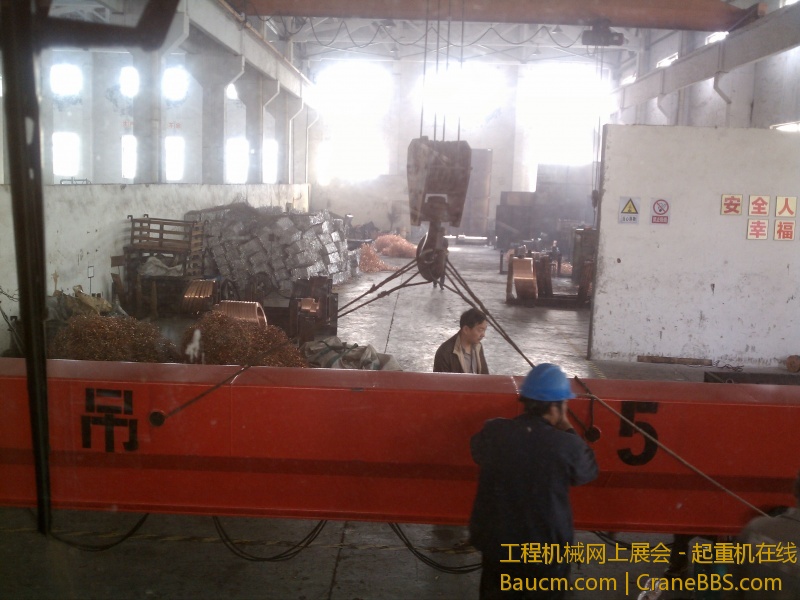 这台行车还是简单的。