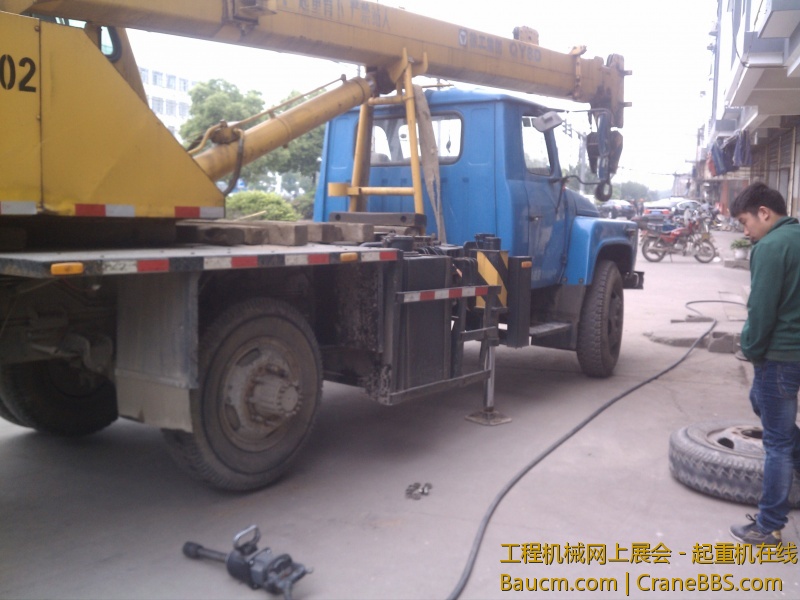 补胎，原车的风神用了四年多了。